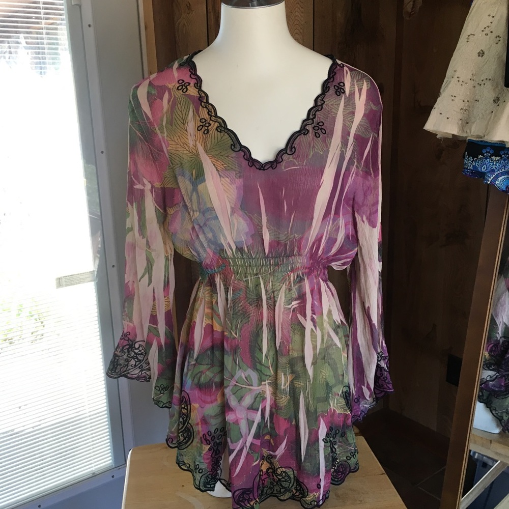 Floral bell arm Tunic - Size Large