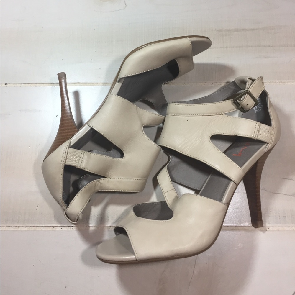 LEVITY || ASYMMETRICAL HEELS