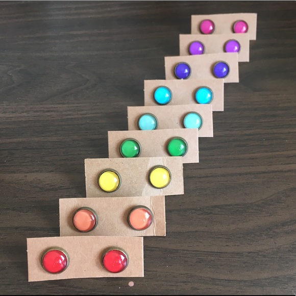 Set of 9 brand new colorful stud earrings - Picture 1 of 5