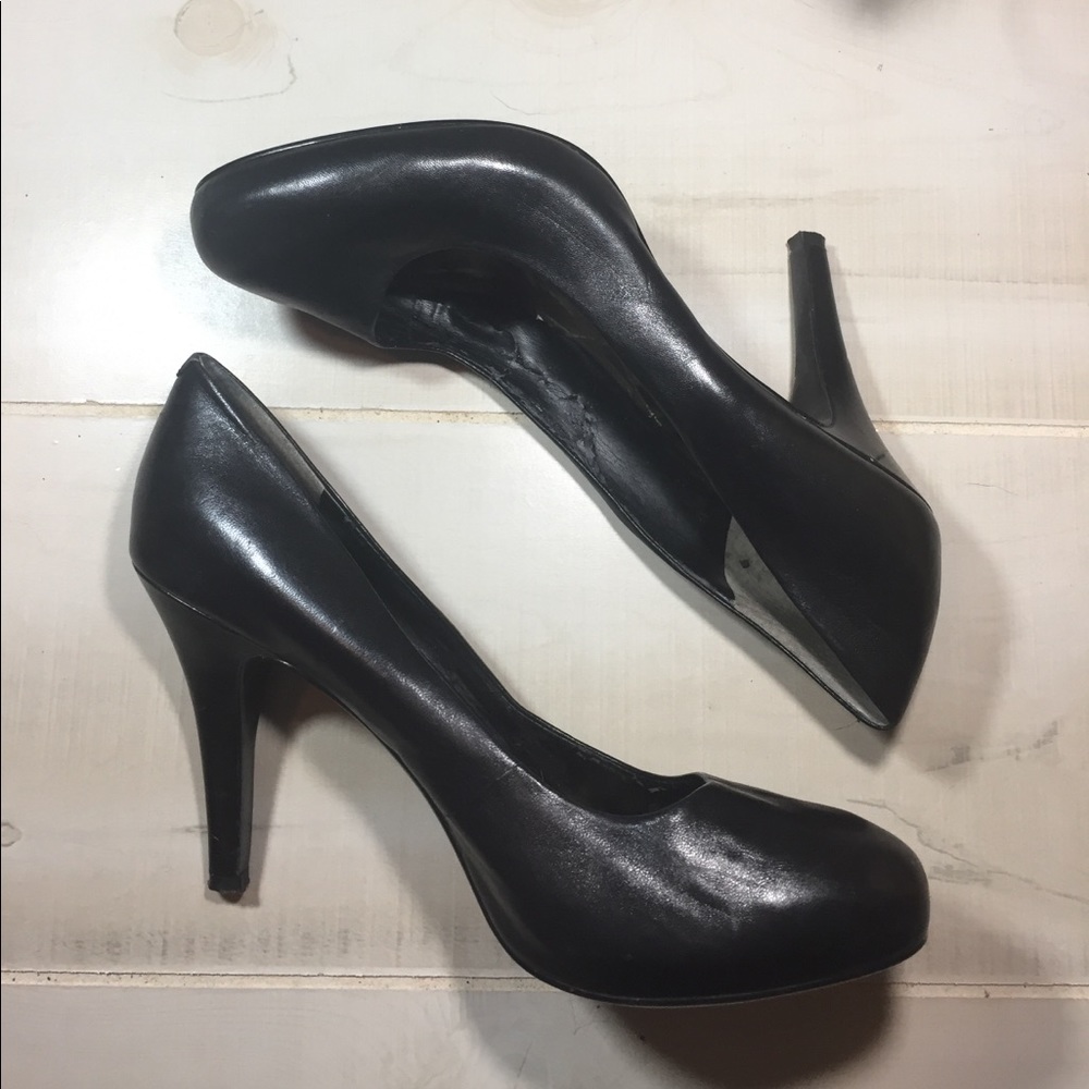 NINE WEST || BLACK PUMPS