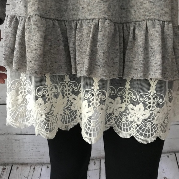 Grey Tunic w Off White Lace Detail Skirting - Picture 4 of 4