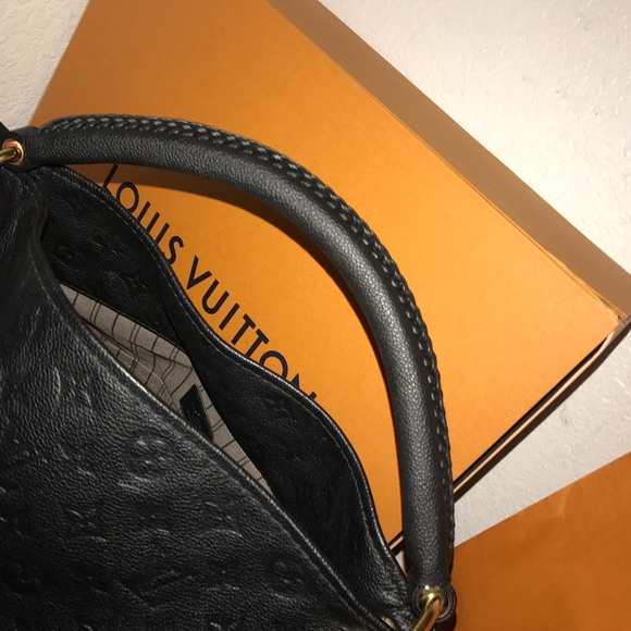 SOLD Louis Vuitton Artsy MM - Picture 5 of 5