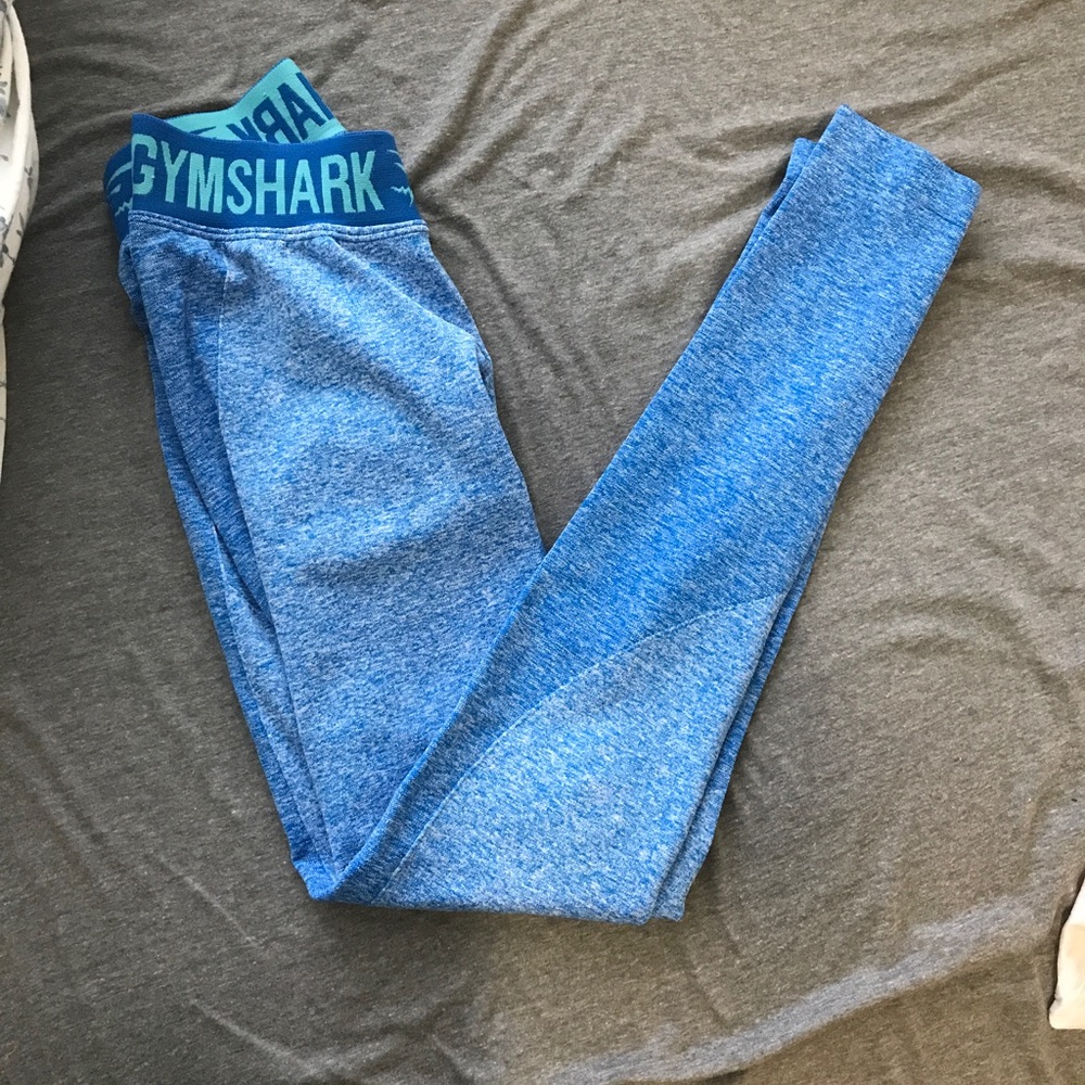 Gym shark leggings