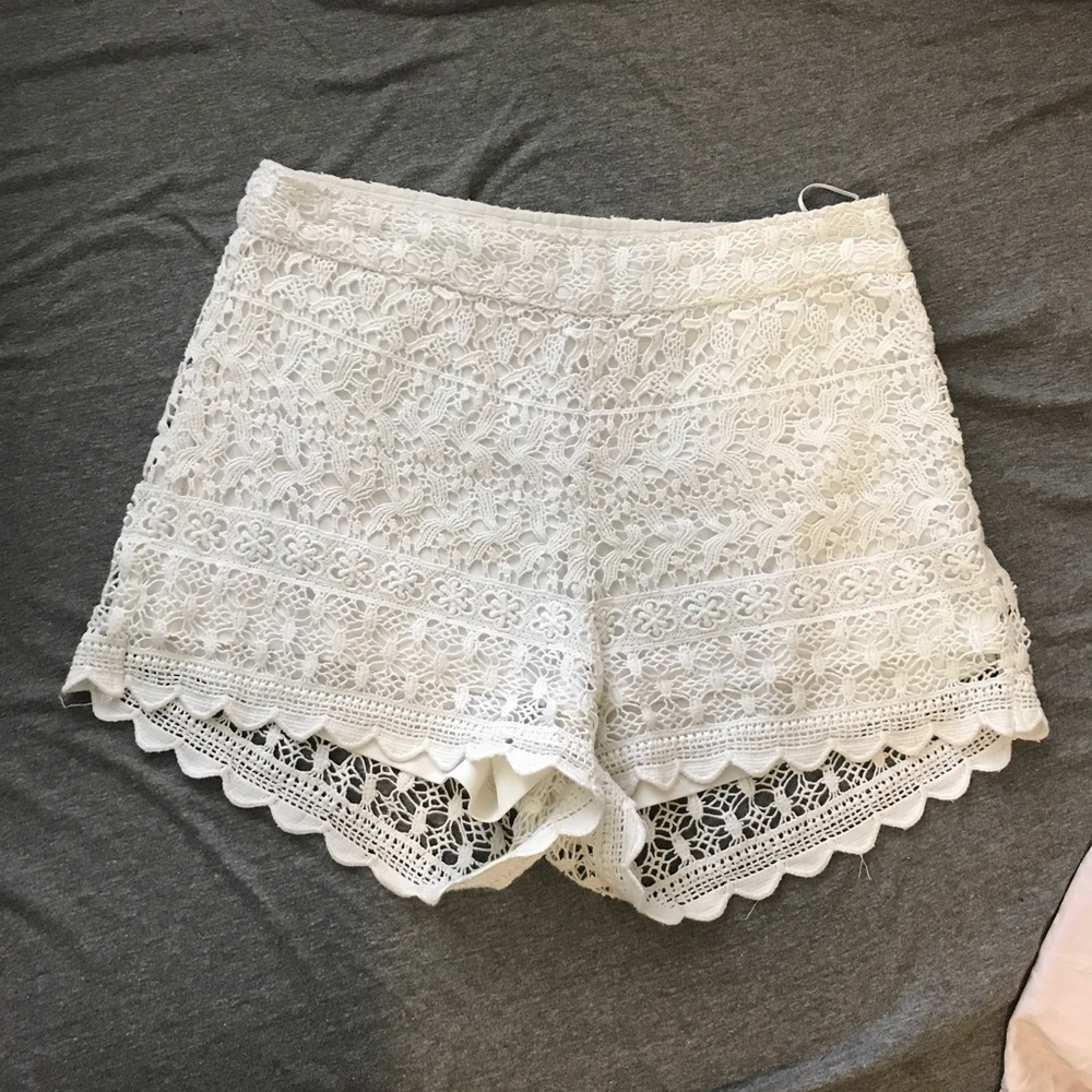 Cute pull &a bear lace shorts