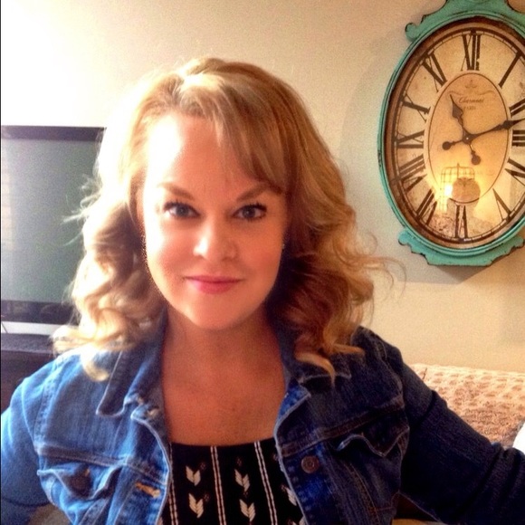 Meet your Posher, Kristen - Picture 1 of 1