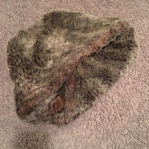 Banana Republic: Faux Fur Infinity Scarf