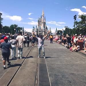 Meet your Posher, Alvarez