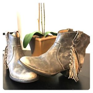 Leather fringed booties-new!