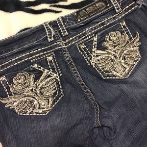 5/30 ❗️🔥LOW PRICE, PRICE⬇️🔥❗️BLING La idol jeans