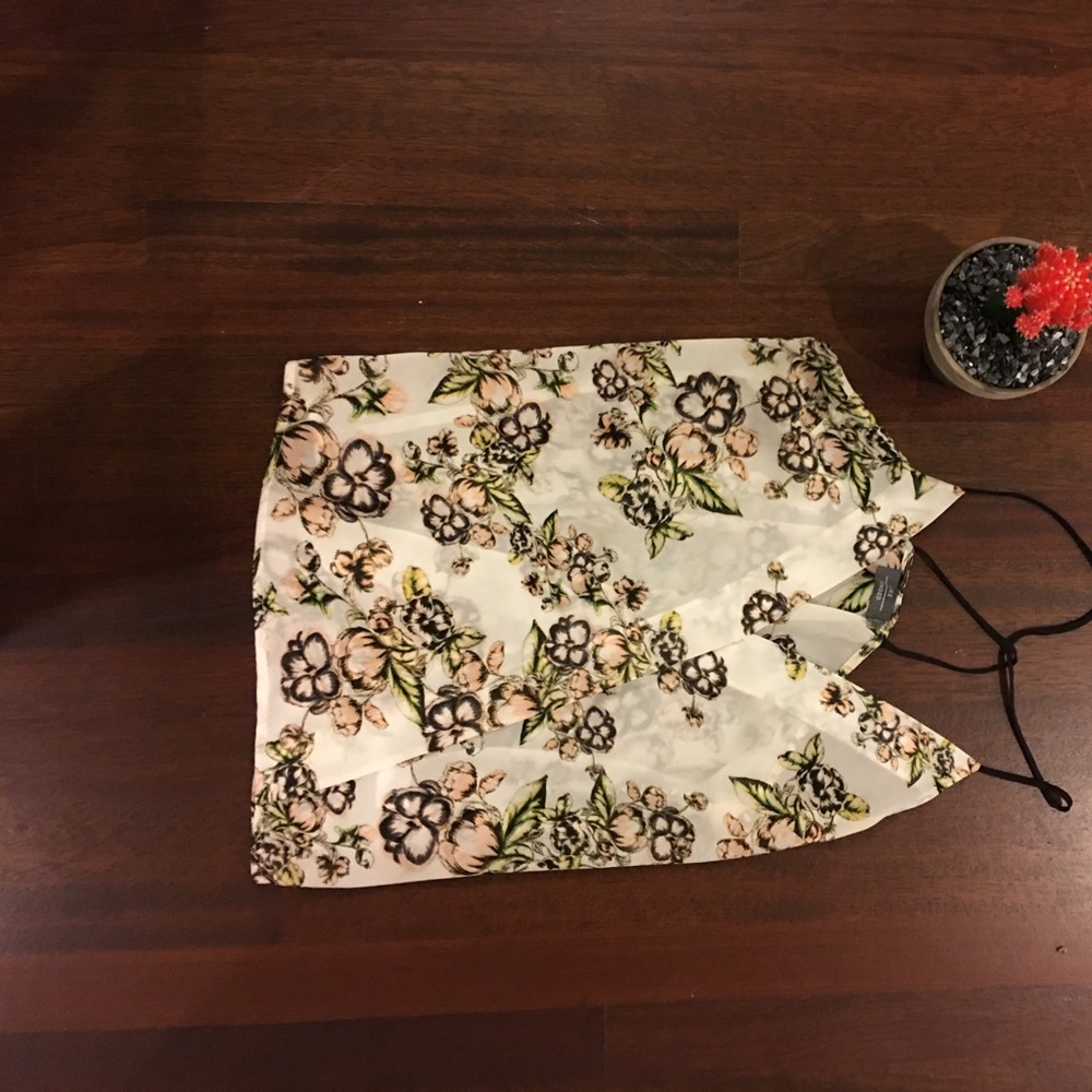 Deep V Like Mynded tank perfect for a night out!