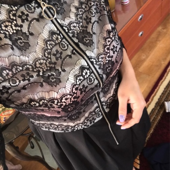 Elegant Lace V-Neck Dress - Picture 5 of 8