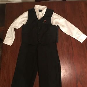Boys size 7 suit. Gently used.