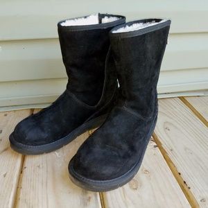 UGG short boots size 8