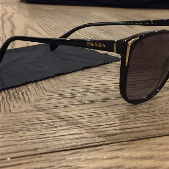 ✨Prada Sunglasses - Picture 4 of 8