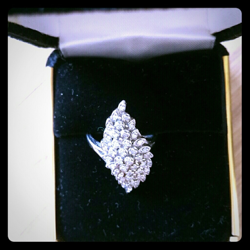 Diamond cocktail ring 14k white gold.