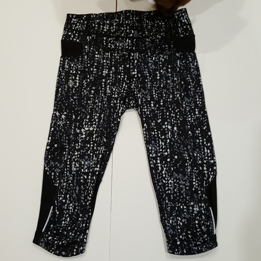 Athleta Chaturanga Mid rise Capris S Speckle print