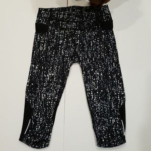 Athleta Chaturanga Mid rise Capris S Speckle print