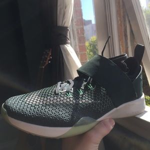 NIKE Air Zoom Strong