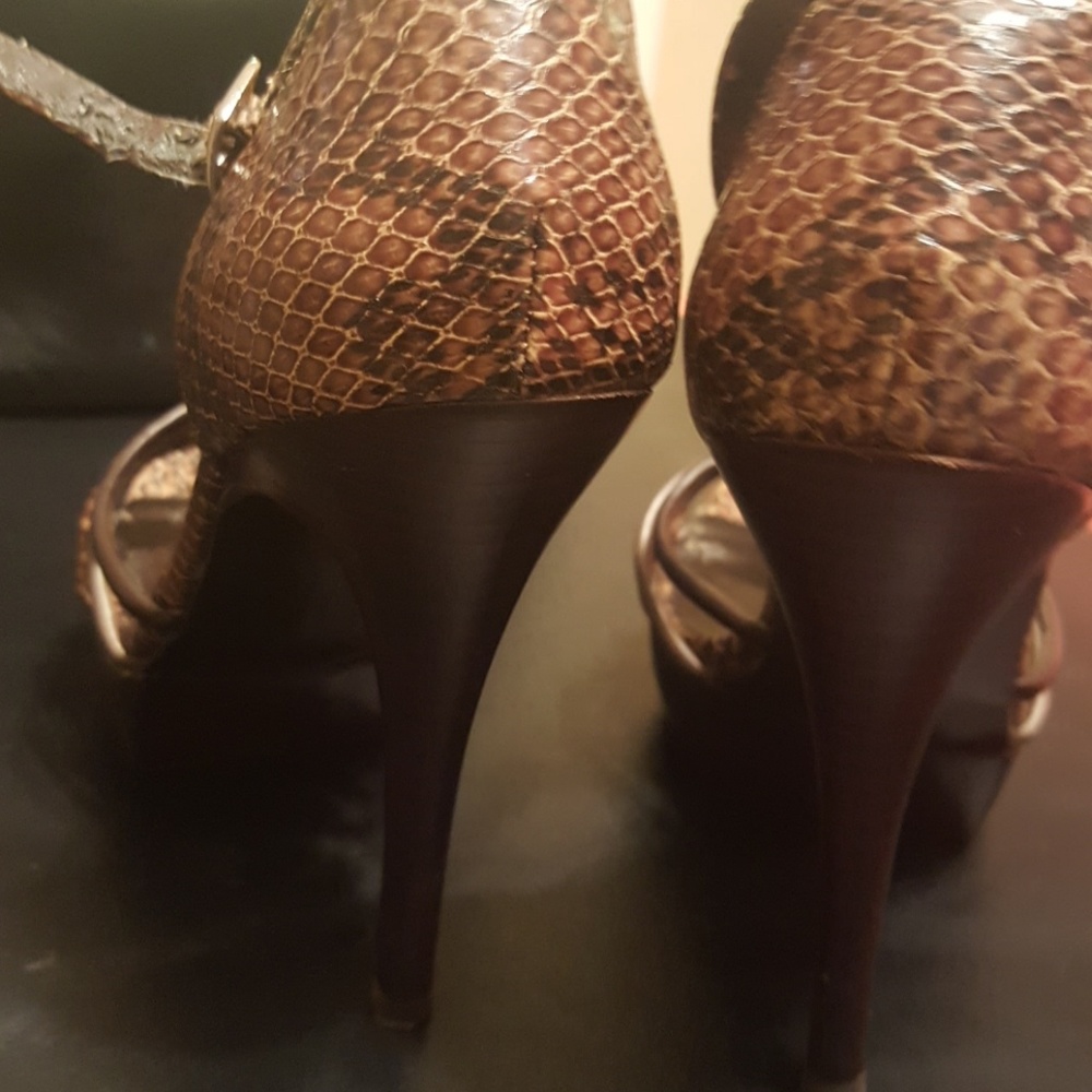 Shoes - Picture 3 of 4
