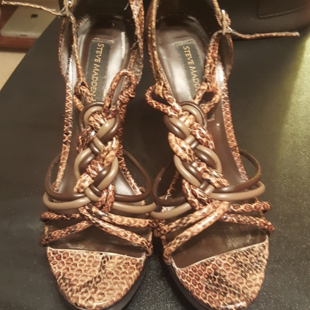 Shoes - Picture 4 of 4