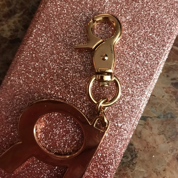 GOLD PLATED WITH CRYSTALS FORMING A "R" - Picture 4 of 4