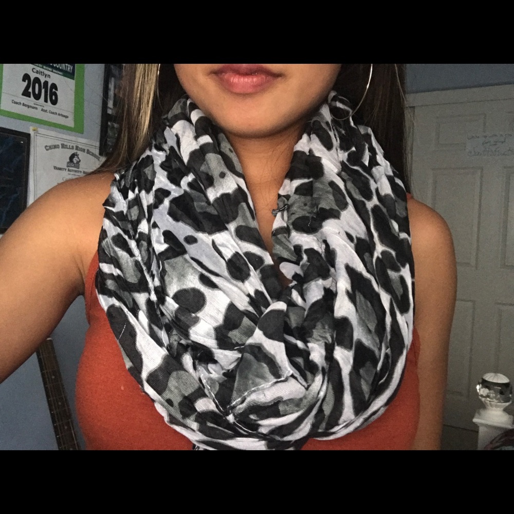 BUNDLE OF 2 SCARVES!