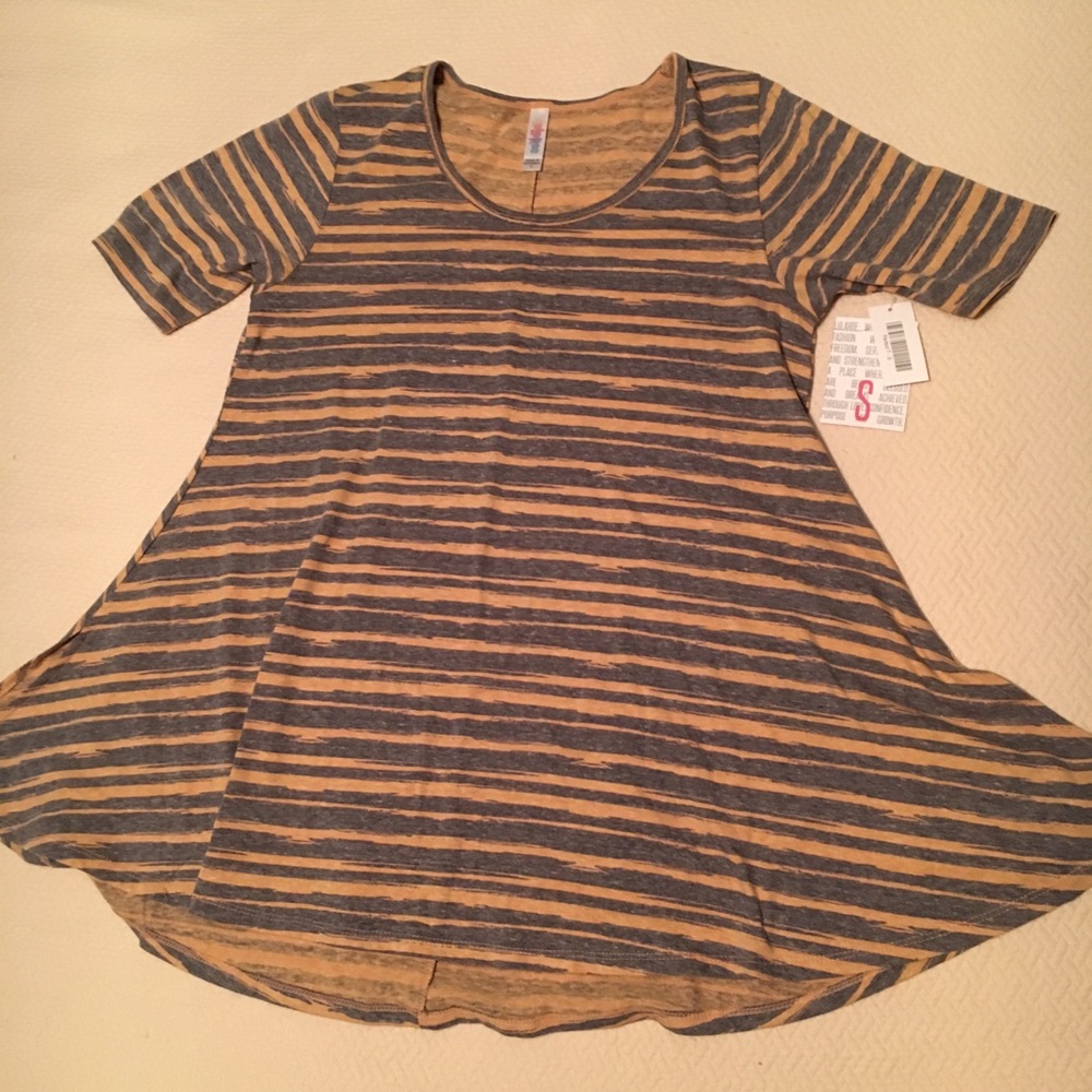 NWT LuLaRoe Perfect Tee Small