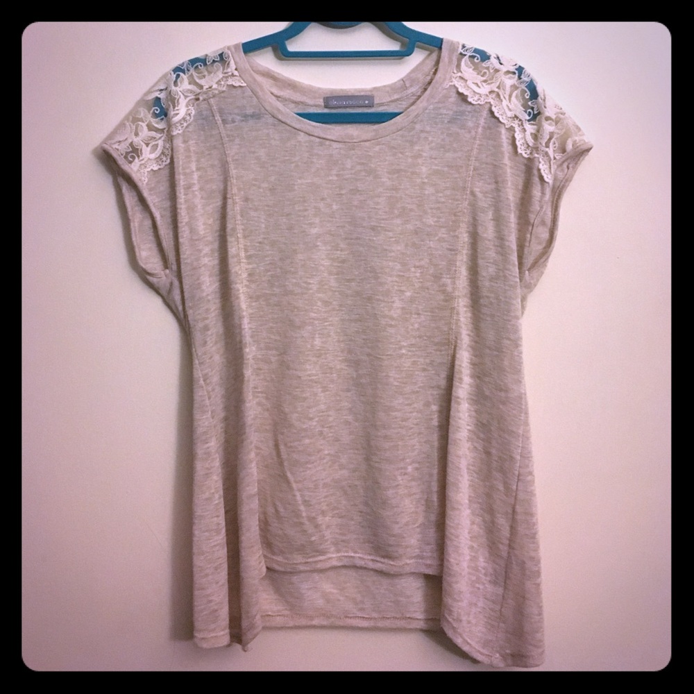 Short sleeve with lace shoulders