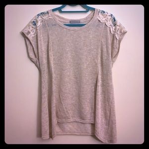 Short sleeve with lace shoulders