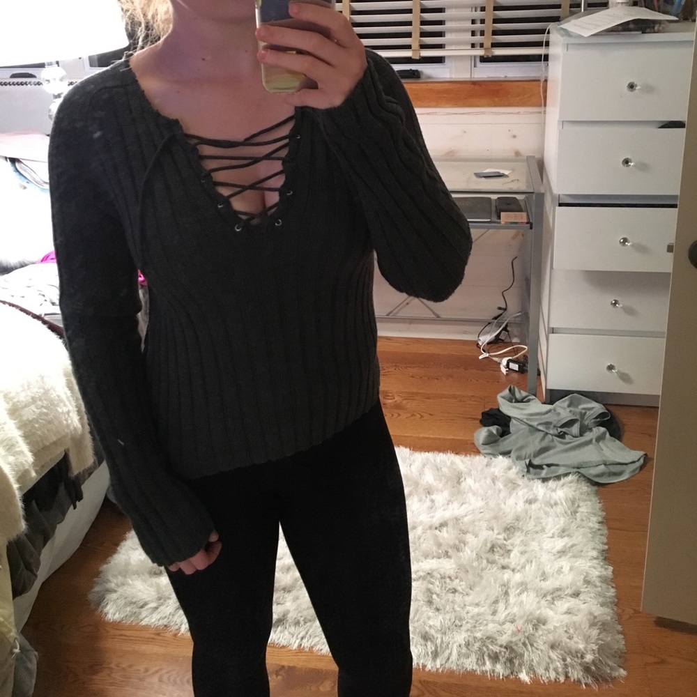 💚 lace up sweater