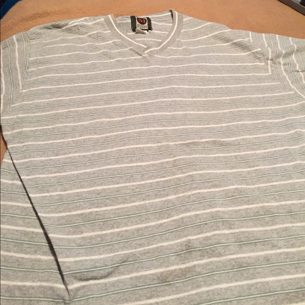 Metro One XL v neck pullover t-shirt gray stripe
