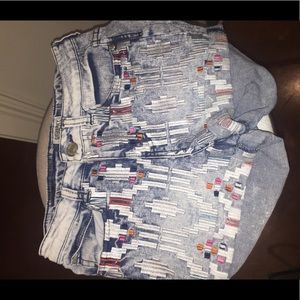 Geometric patterned jean shorts