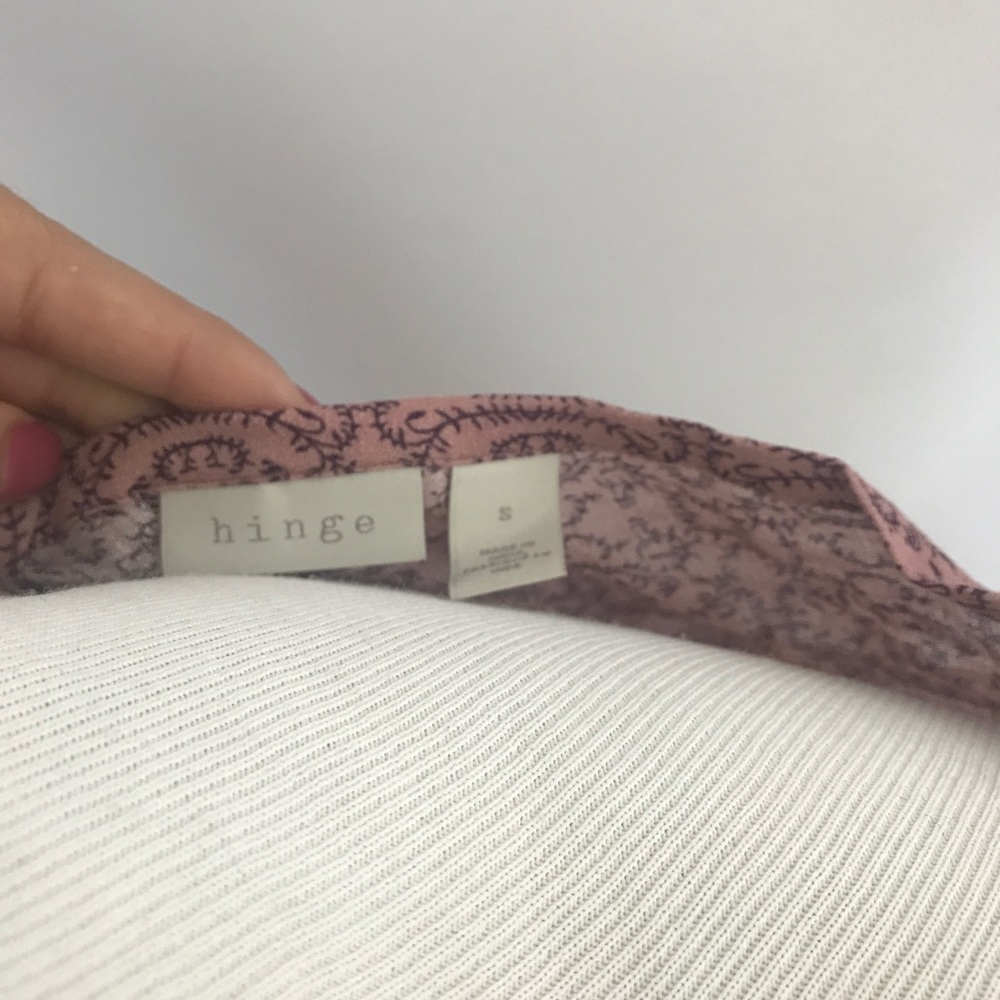 HINGE TOP FROM NORDSTROM. SIZE SMALL. - Picture 3 of 3