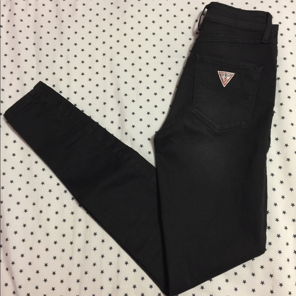 GUESS High Waisted Jeans!