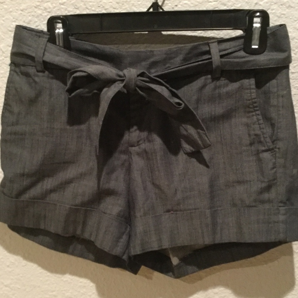 Cute & comfy Banana Republic short with tie belt