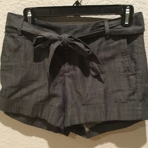 Cute & comfy Banana Republic short with tie belt