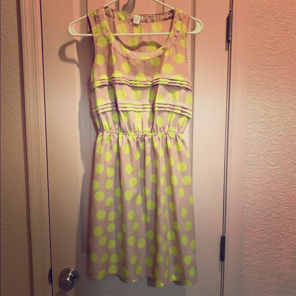 Bright neon yellow/green polkadot gray dress!
