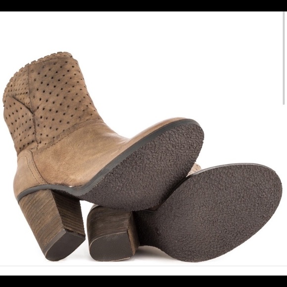 NEVER WORN Steven by Steve Madden booties - Picture 2 of 6