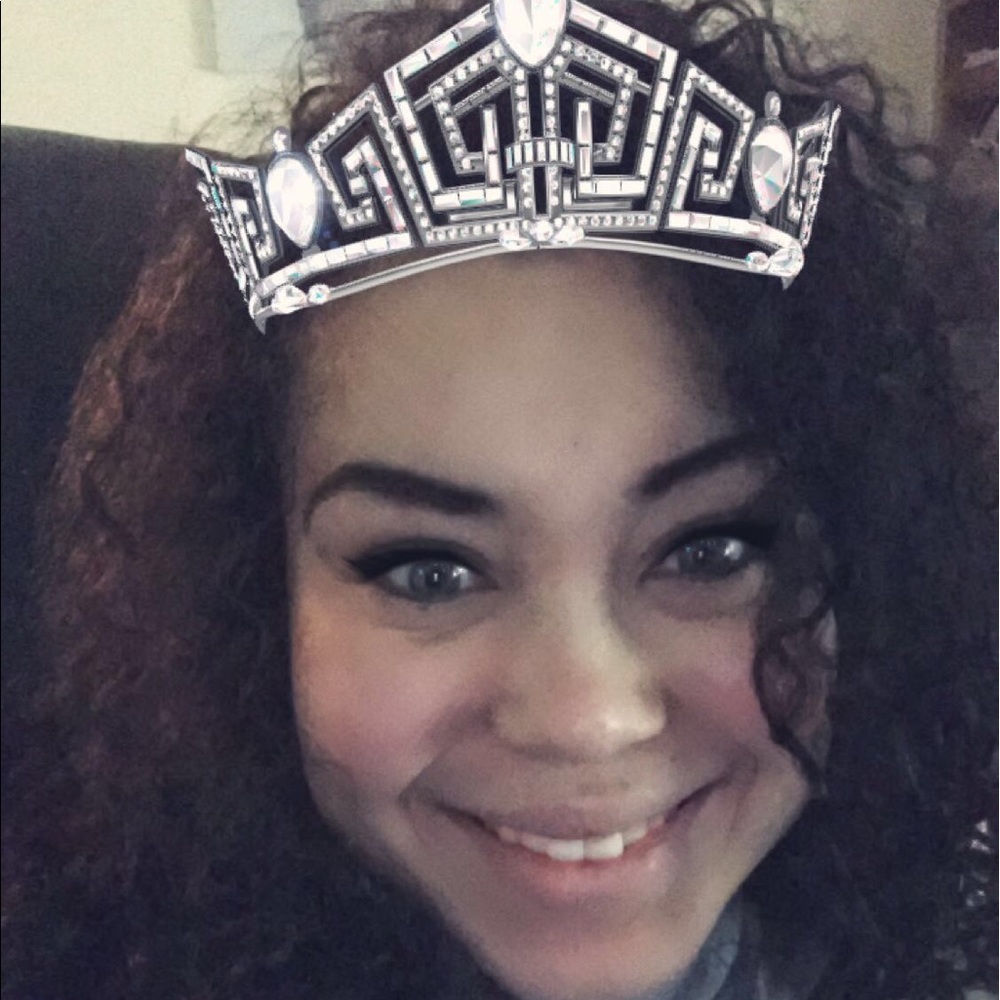 Meet your Posher, Kayla
