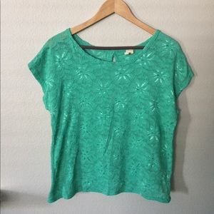 Green top with an opening in the back