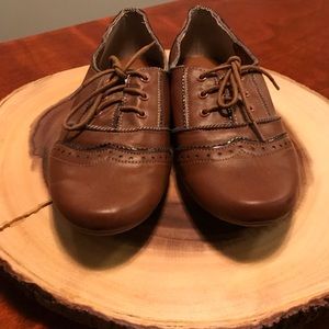 Trendy dark brown shoes