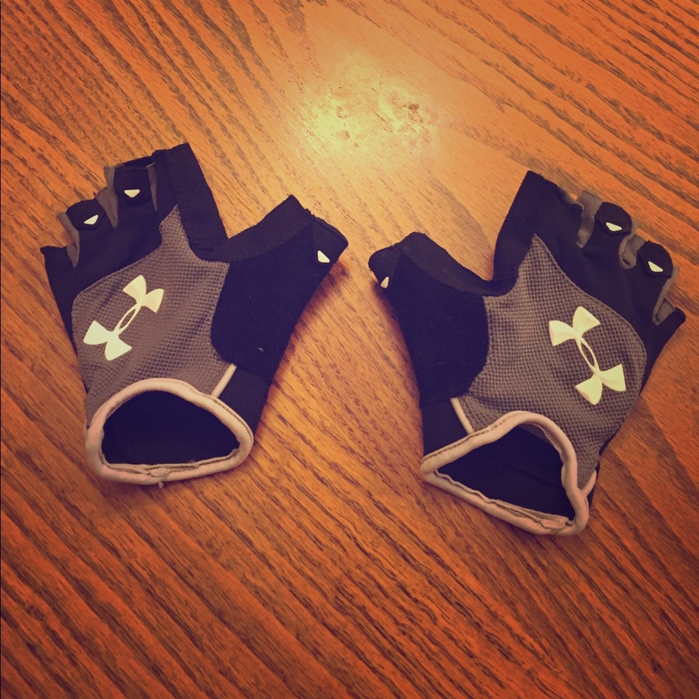 Under Armour Fingerless Athletic Gloves