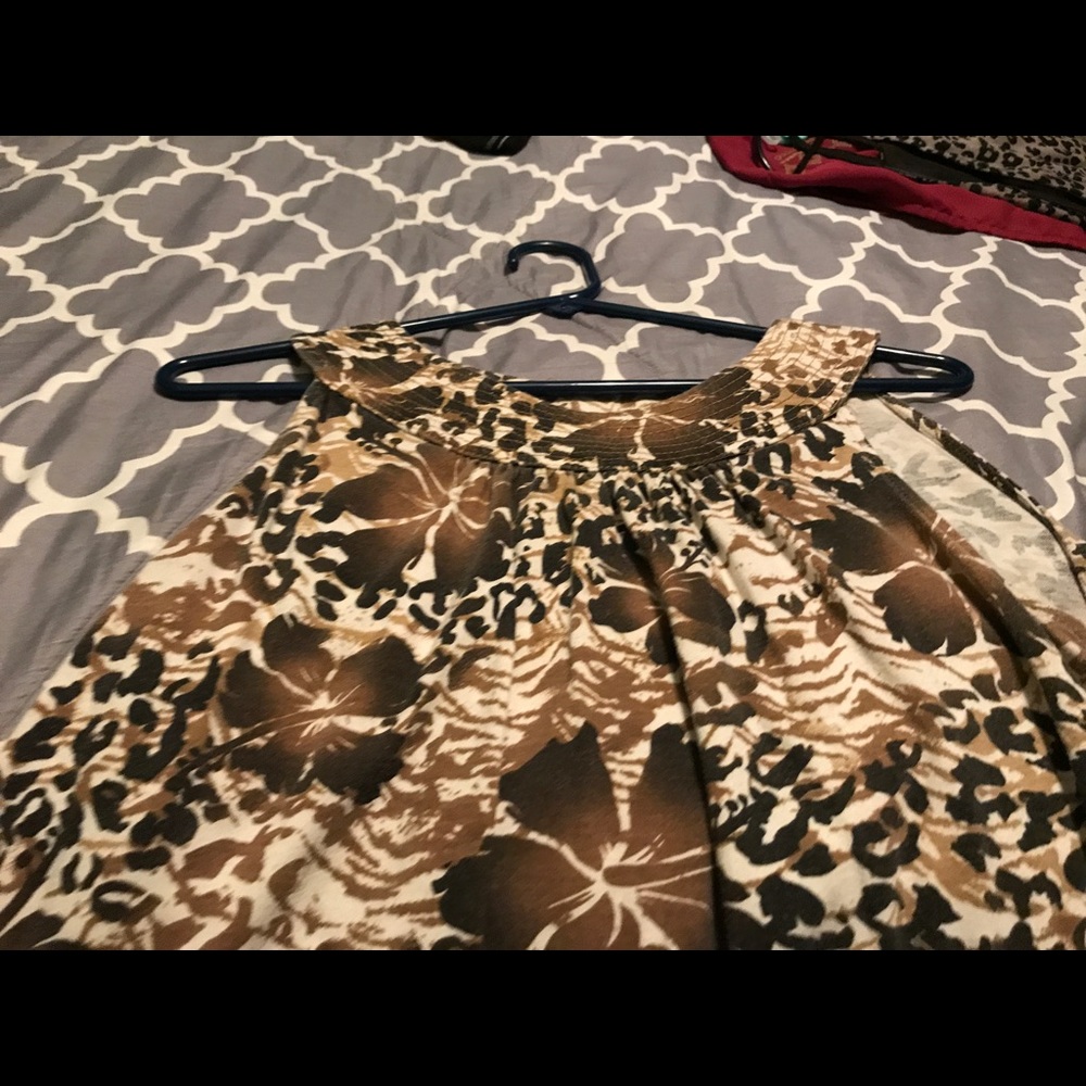 Sleeveless Top with Flowers