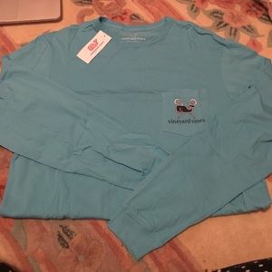 Light blue long sleeve vineyard vines shirt
