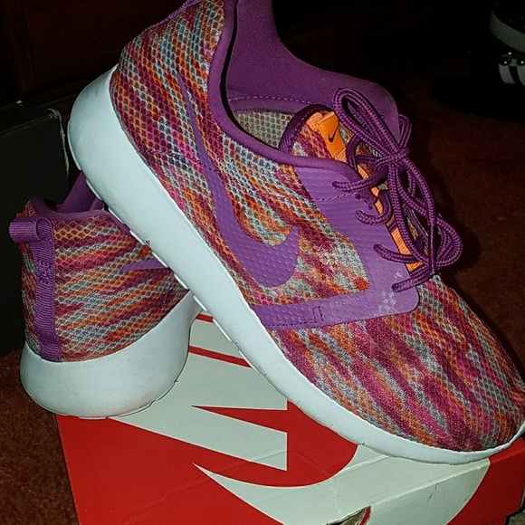 Nike - Picture 2 of 4