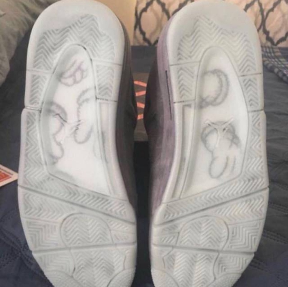 KAWS X JORDAN - Picture 6 of 6