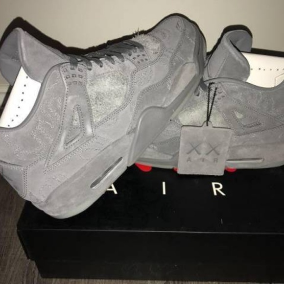 KAWS X JORDAN - Picture 3 of 6