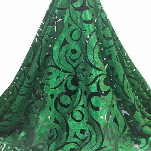 Beautifully designed lace dress - Picture 2 of 2