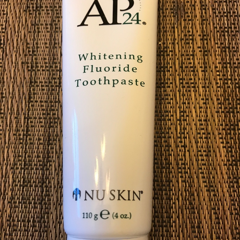 Teeth whitening paste -NEW