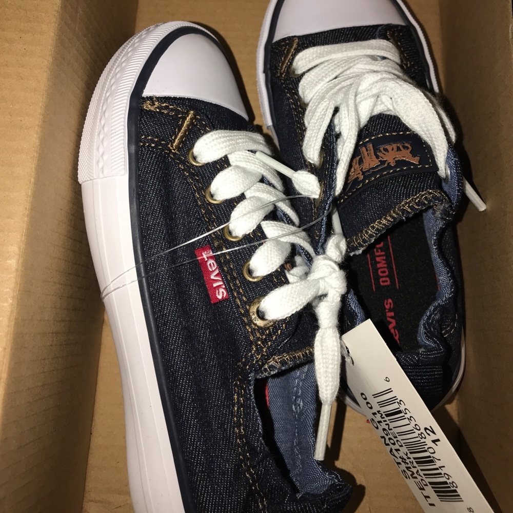 New levi’s girls shoes